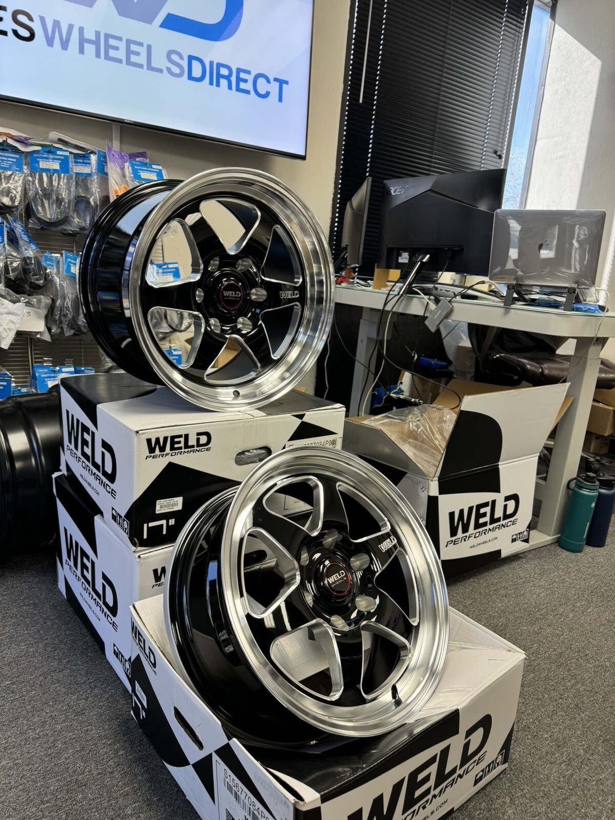 Staggered Weld Racing S15677084P00 Ventura 6 Drag S156 17"x7" And 17x10 6x139.7