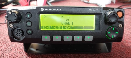 Motorola XTL2500 P25 900 MHz Mobile Radio - Picture 1 of 12
