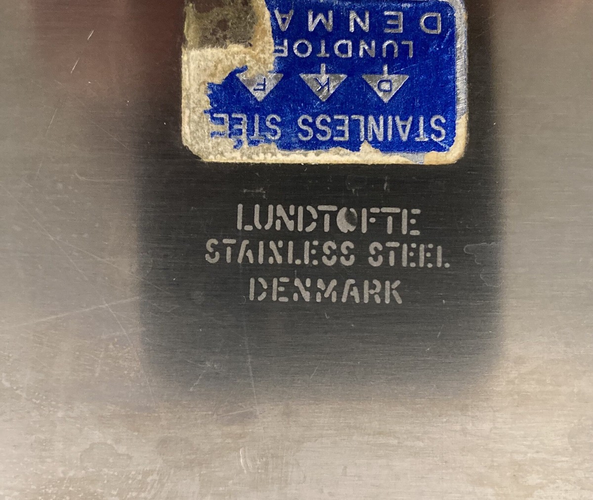 デンマーク製　ルンドトフテ　LUNDTOFTE ステンレス製　サービングトレイ デンマーク製 ルンドトフテ LUNDTOFTE ステンレス製 サービング