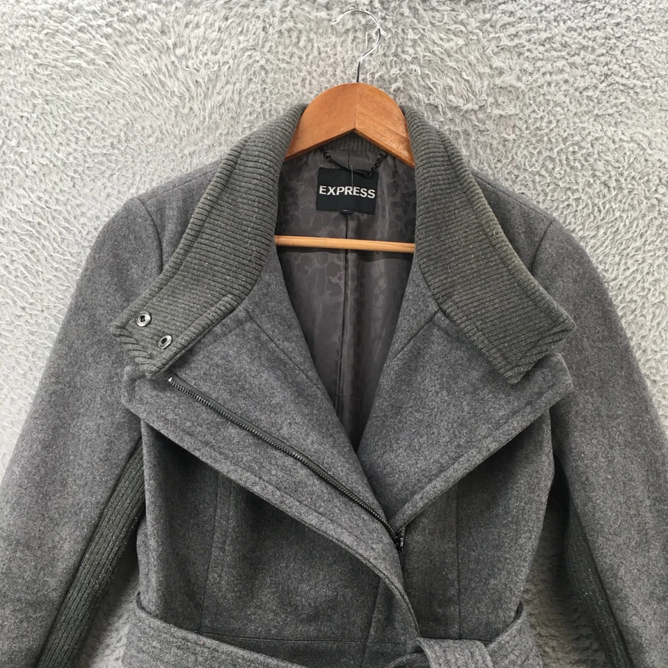 Abrigo corto Express con cinturón cachet para mujer pequeño gris mezcla de lana reciclada informal Foto 2 de 4