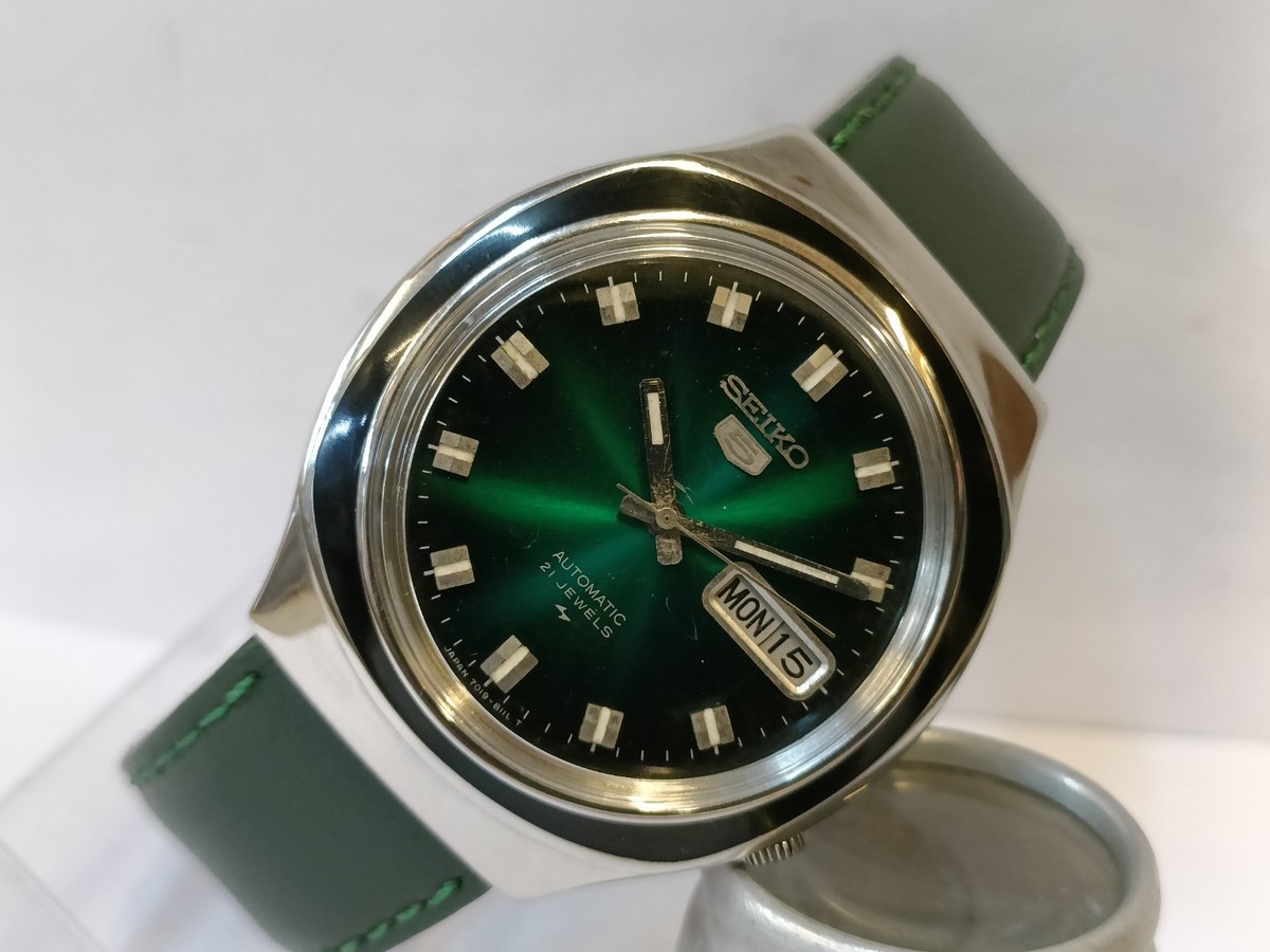 VINTAGE SEIKO 5 AUTOMATIC 21J PATINA GREEN DIAL 7019-8090 JAPAN