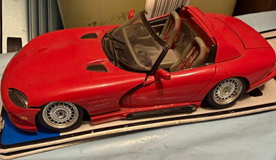 Bburago Dodge Viper RT/10 Sportwagen Modellauto 1:18 rot/schwarz