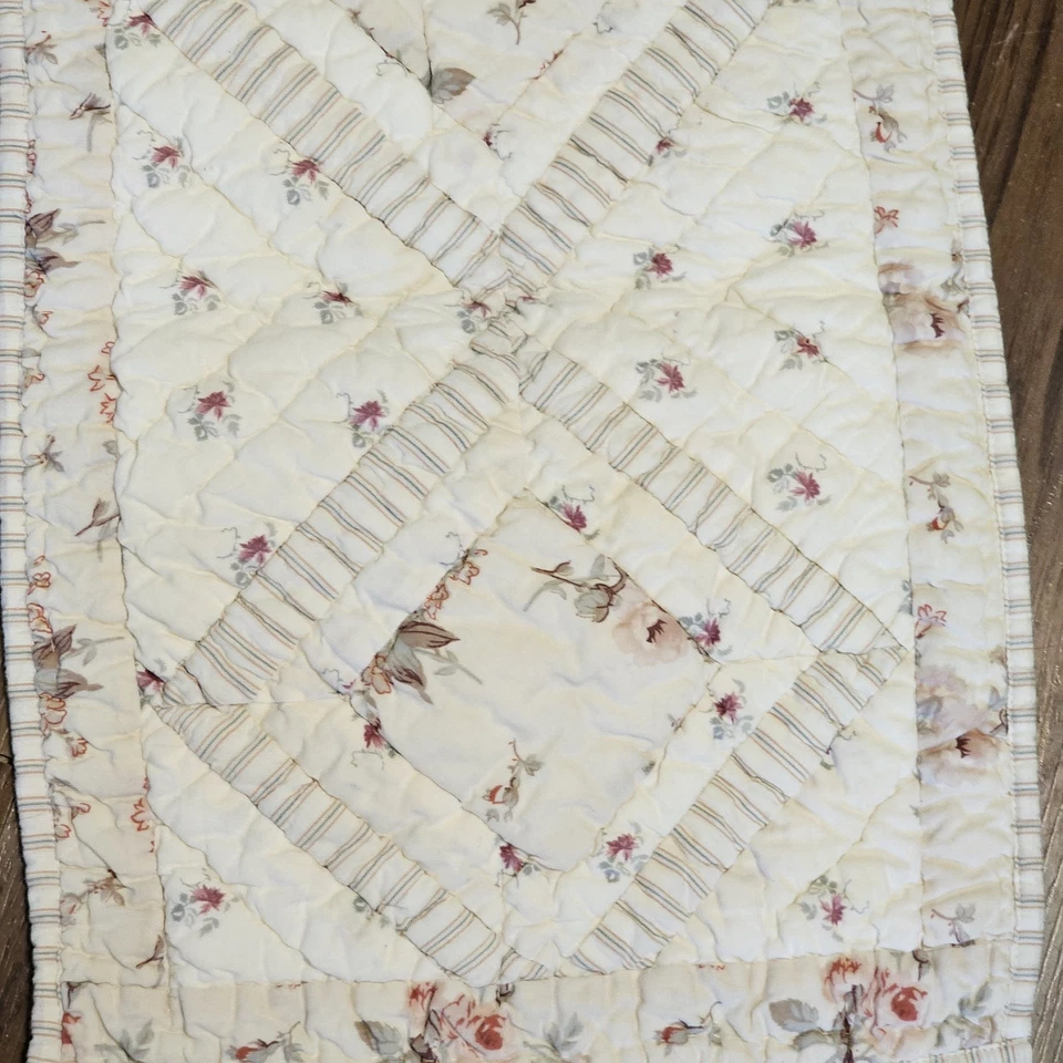 Victorian Heart Co Quilted Table Runner And Placements Vintage Granny Cottage Co - Image 2 of 4