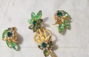 60'S RHINESTONE 3" FLOWER BROOCH & MAT. CLIP EARRINGS 