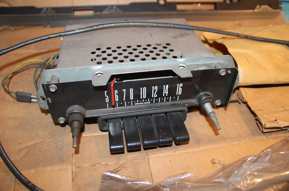 1968 Ford Custom Galaxie 500 XL LTD NOS AM RADIO KIT w/ ANTENNA + LENS & BEZEL - Image 3 of 4