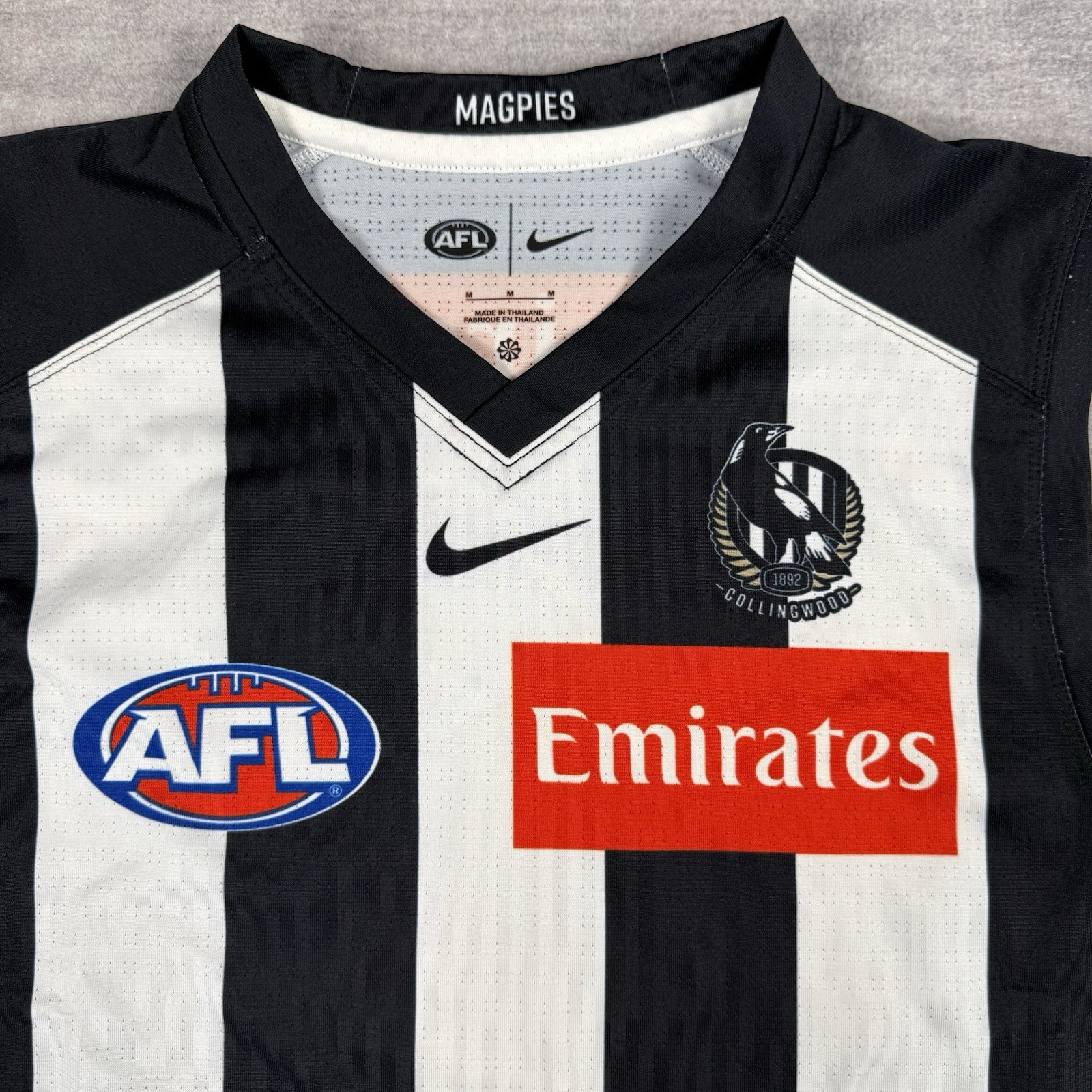 Collingwood Magpies Jersey Mens Medium Black White Stripped Home AFL Nike 2025 thumbnail 3