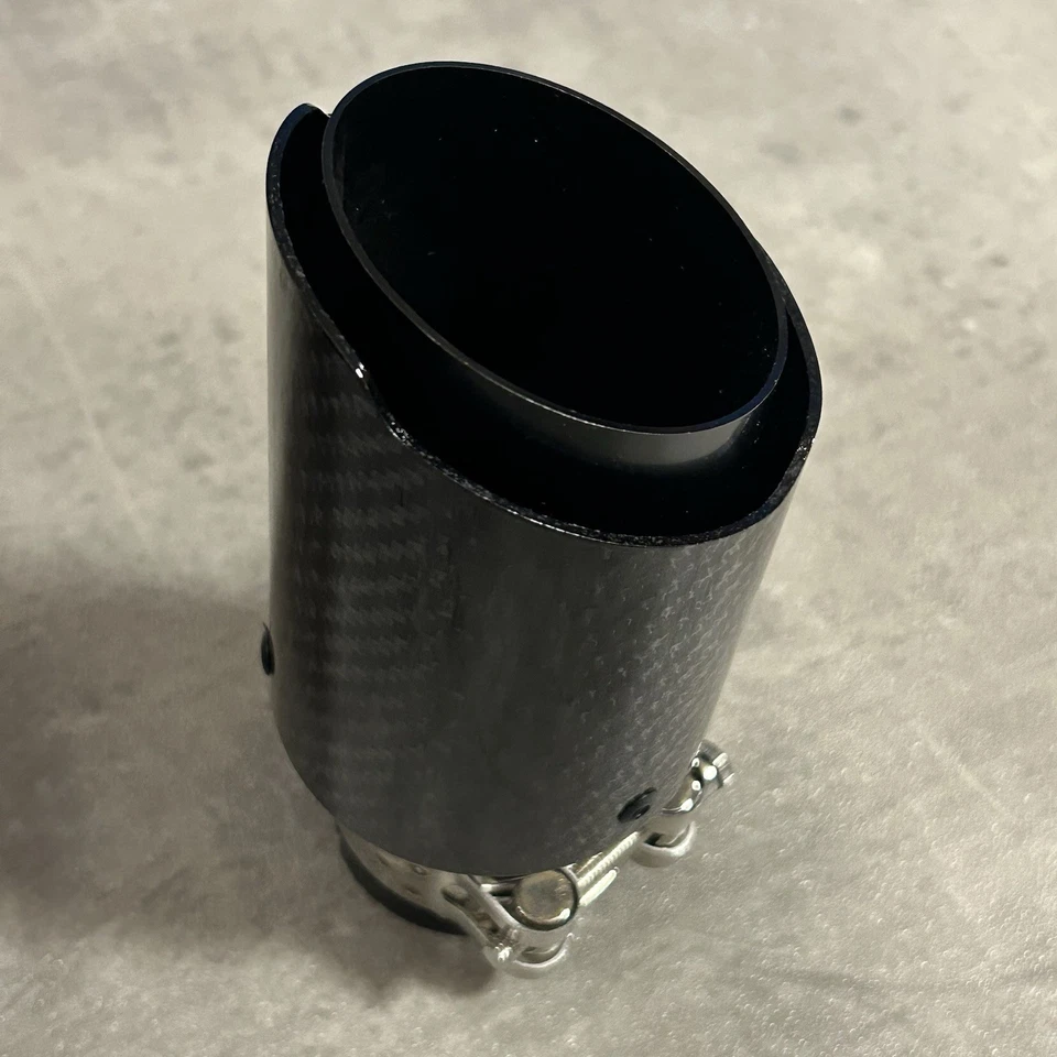 2 GLANZ SCHWARZ KOHLEFASER AUSPUFF SPITZEN 51-76mm UNIVERSAL ENDROHR - Bild 3 von 3