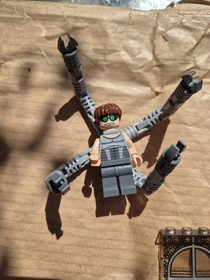 LEGO Doc Ock Minifigure from Set 4857 - "Dock Ock's Fusion Lab" (2004) 