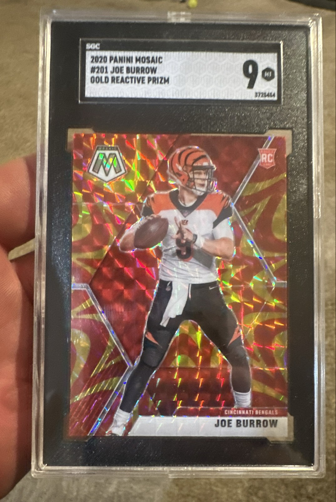 2020 Panini Mosaic - Rookies Joe Burrow #201 Reactive Gold Mosaic Prizm (RC)