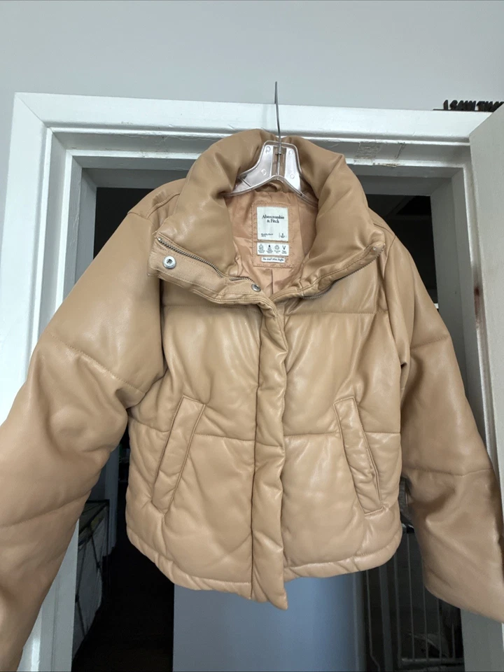 Abercrombie & Fitch Vegan Leather Mini Puffer Jacket Cream Puffy Coat Sz S - Image 4 of 4
