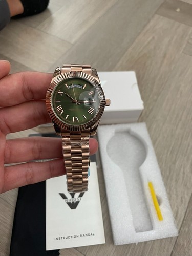 Men's Rose Gold Day Date Quartz Watch with Green Dial and Waterproof luxury - Picture 7 of 9