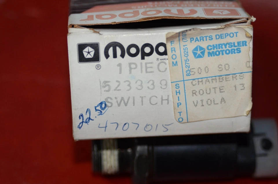 NOS 1993-1995 Dodge Caravan Oil Pressure Sensor Sending Unit Mopar 4707015 OEM - Image 3 of 4