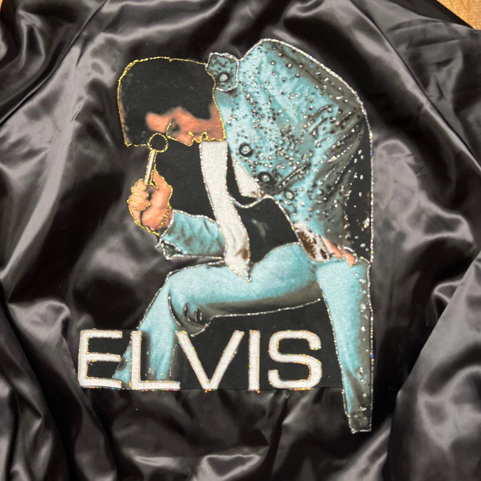 Chaqueta De Colección Años 70 Elvis In Concert Presley Satén Estampado Trasero Negra 2XL Hecha en EE. UU. Foto 2 de 4