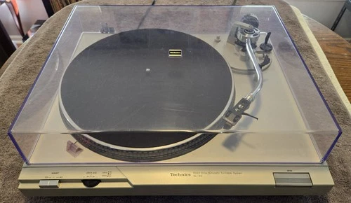 Technics Direct Drive SL-D2 Turntable, Serviced, Recapped, New Covers Available.