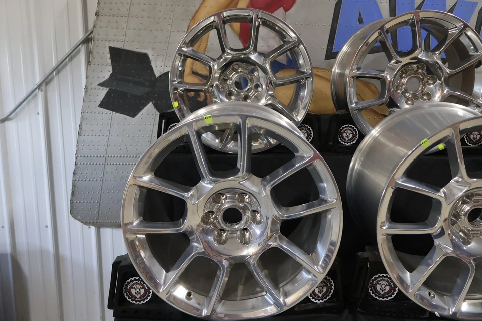 5181333AA 5181334AA NUEVO OEM 2008-2010 DODGE VIPER JUEGO DE RUEDAS ACR-X COMP SRT Foto 4 de 4