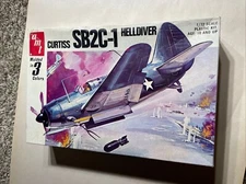 1/72 amt CURTISS SB2C-1 “Helldiver” Kit # 7122 Open Box