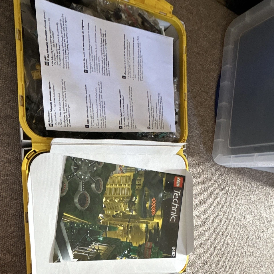 LEGO Technic 8482 CyberMaster, photo 3 of 4