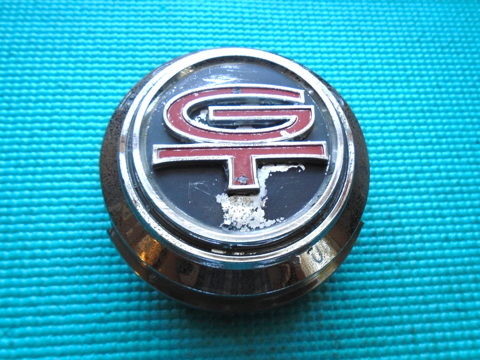 Ford Fairlane Torino GT 1968 ass't. de piezas pequeñas. 1969? Marcas de hachís, insignia 390. Foto 3 de 4