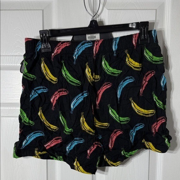 Pantalones Cortos American Eagle Outfitters Negros con Estampado de Plátano Colorido Foto 4 de 4