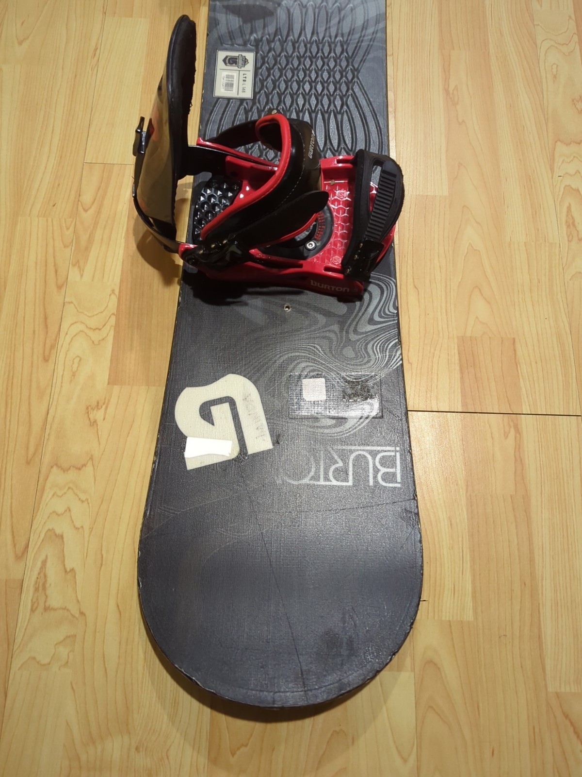 Burton LTR (Learn To Ride) 148 cm snowboard with Burton bindings M fit 8-10.