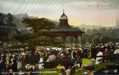 Postkarte Konzert West Princes Street Gardens Park Band Stand Edinburgh Schottland