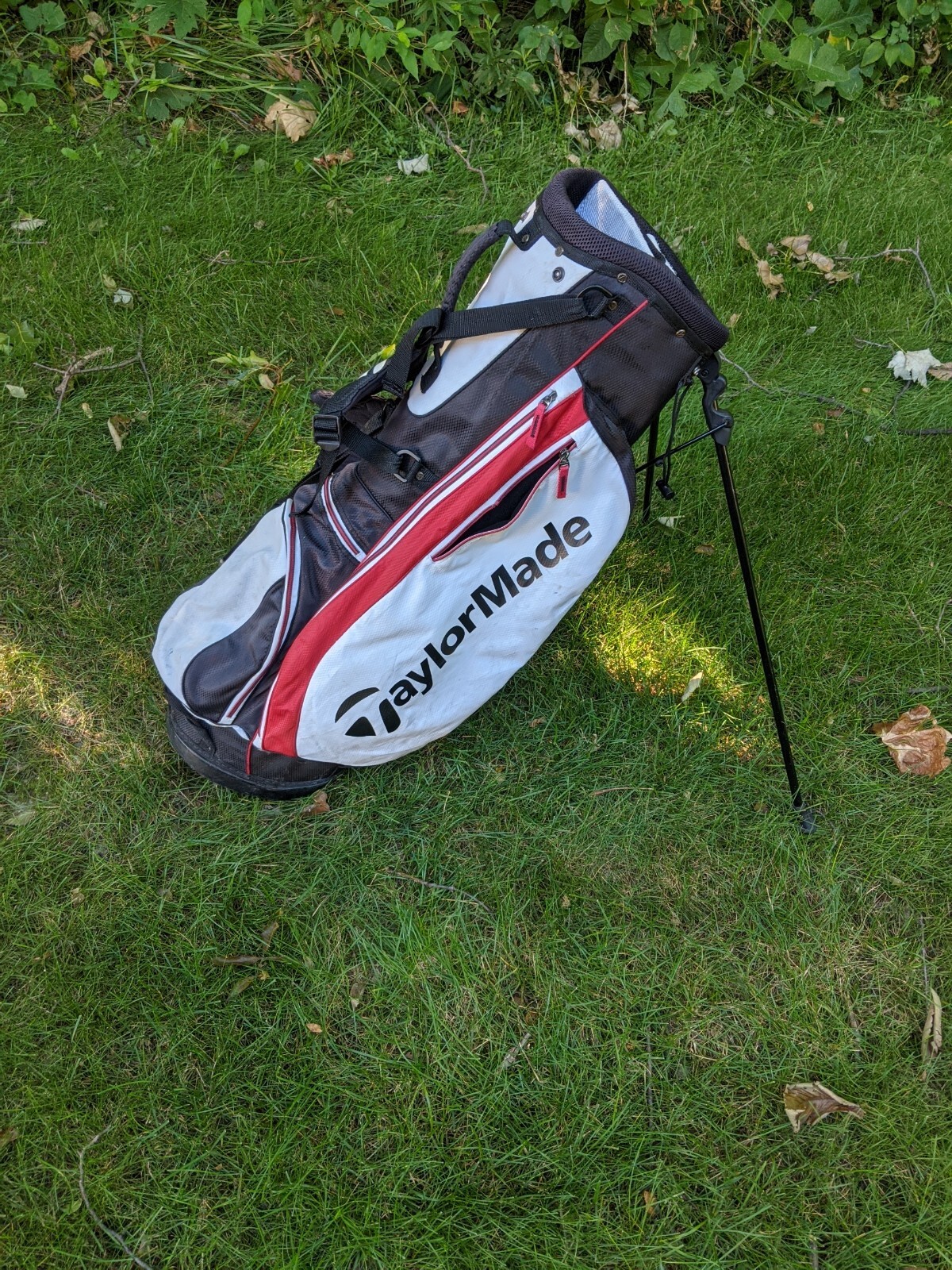 TaylorMade Carry Lite 4 Way Black/White/Red Stand Carry Golf Bag W