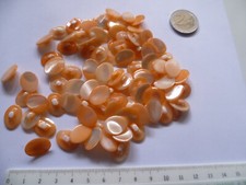 LOTTO 80 BOTTONI OVALE VERA MADREPERLA ARANCIO ARANCIONE 13  MM LINEATO 22