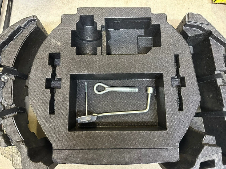 2014 NISSAN 370Z CONV 2009-21 OEM LEFT RIGHT MIDDLE TRUNK FOAM W/TOOLS 014015 Foto 2 de 4