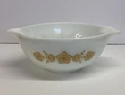 Pyrex Butterfly Gold USA #443 2.5 Qt. Cinderella Mixing Nesting Bowl