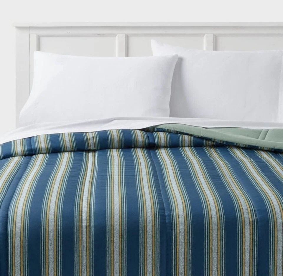 Room Essentials Reversible Microfiber Comforter size Full/Queen Navy Blue/Stripe - Image 3 of 4