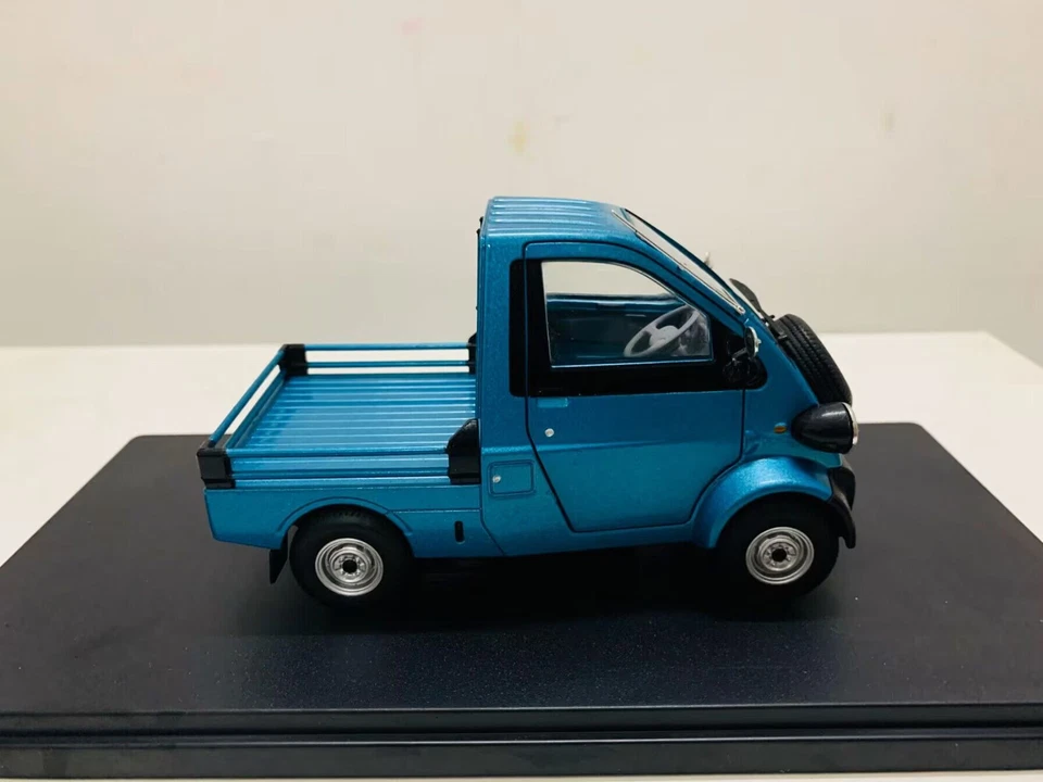 Daihatsu Midget II 1996  2 Open Door 1:24 Scale DieCast Model Car - Image 4 of 4