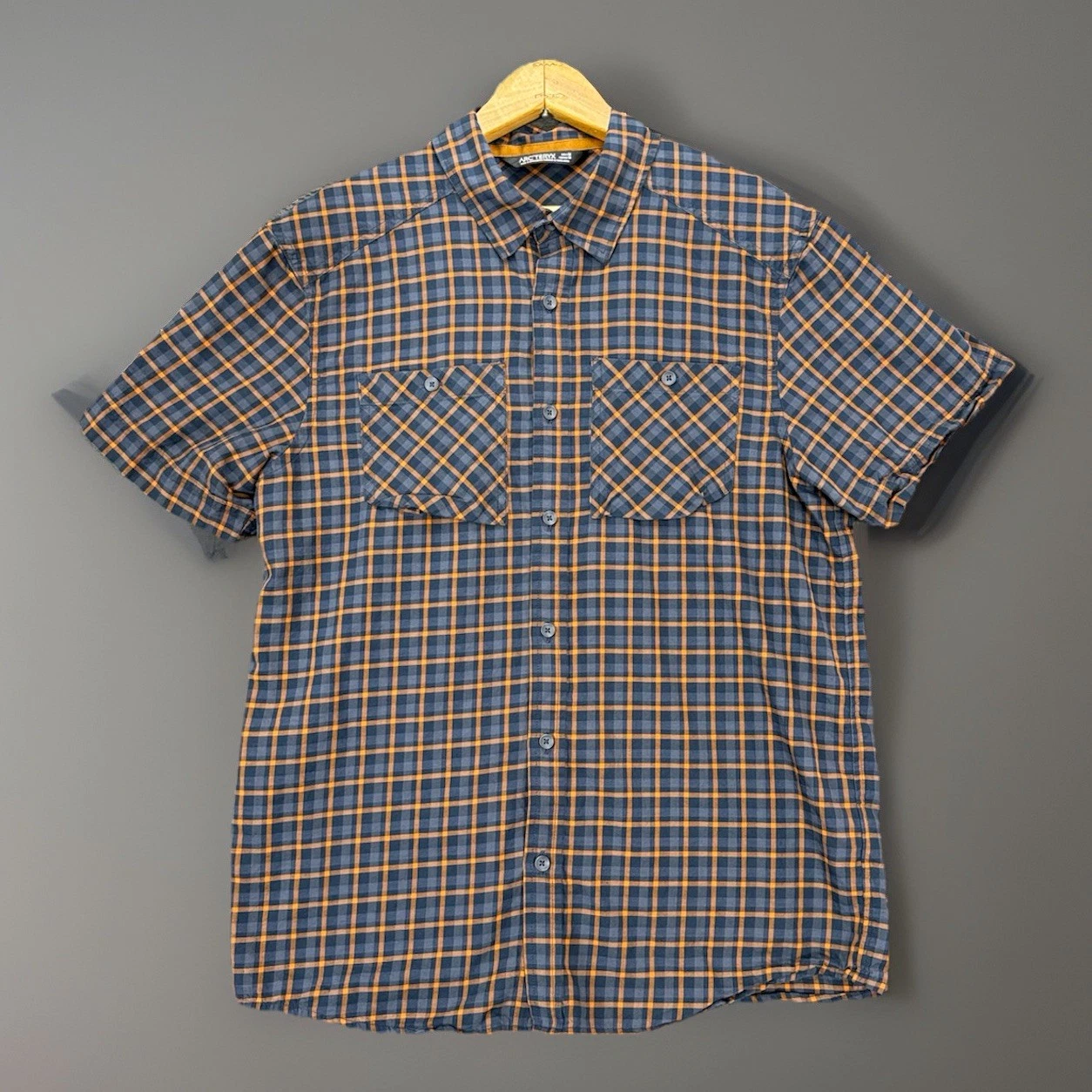 Arc’teryx Plaid Hiking Shirt Mens Medium Short Sleeve Outdoor Trail Button Up