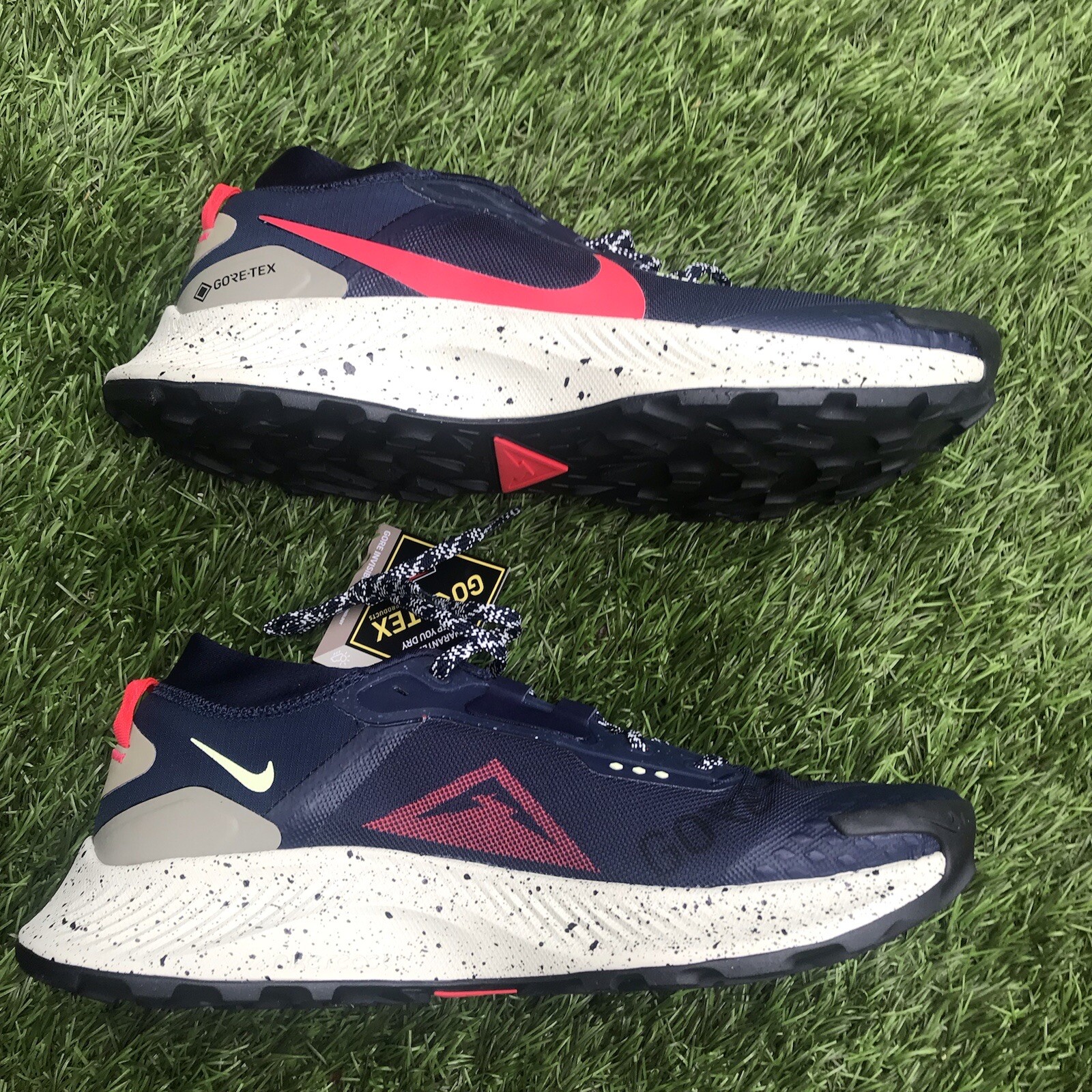NIKE PEGASUS TRAIL 3 GTX. OBSIDIAN. DC8793-401. UK 11, USA 12. New In Box. image 6