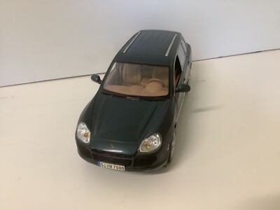 1998 VINTAGE Maisto 1/18 Scale Diecast Porsche Cayenne Turbo Green