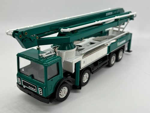 CONRAD Modelle I SCHWING S45 SX Betonpumpe auf MACK (1:50) - Bild 7 von 9