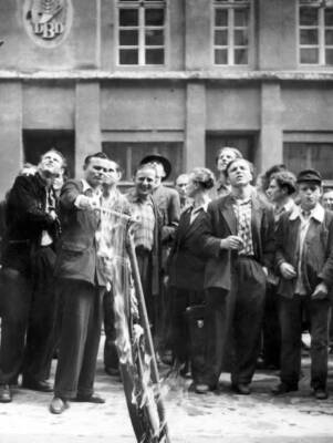 Demonstrators burn red flag that had previously been taken down fr- 1953 Photo