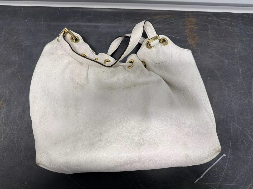 Bolsa de mão Michael Kors couro pebbled branco Camden Hobo bolsa de ombro borla - Imagem 3 de 4