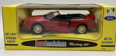 貴重　JOUEFエボリューション製 フォード・ムスタング　白　１／１８　中古品 貴重 JOUEFエボリューション製 フォード・ムスタング 白 1