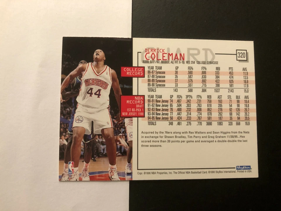Tarjeta de baloncesto Derrick Coleman SkyBox 1996 # 320 hecha en EE. UU. Foto 4 de 4