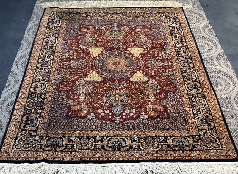 AN ATTRACTIVE 💯 % SILK RUG JOSHEGHAN DESIGN 6’2” X 4’1”