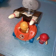 Vintage 1984 Playmates Toys Space Station Missile Launcher Lander 2 Astronauts