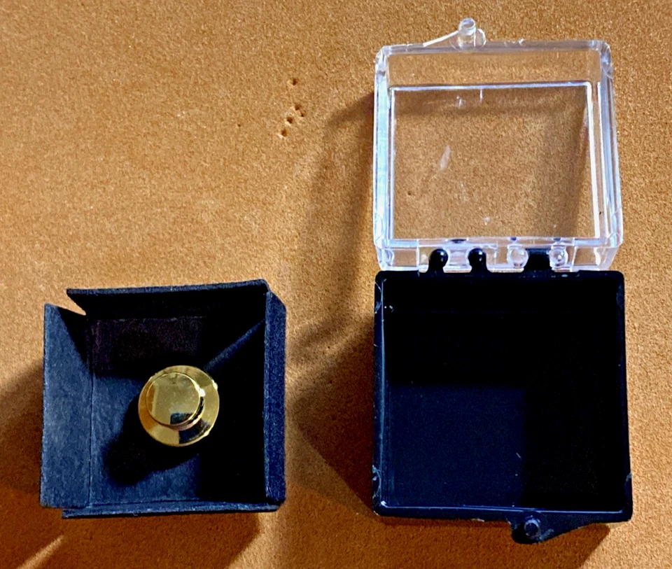 DISNEY WDW 2003 CAST MEMBER SERVICE AWARD 5 YEARS WITH PLUTO PIN IN CASE - Image 3 of 3