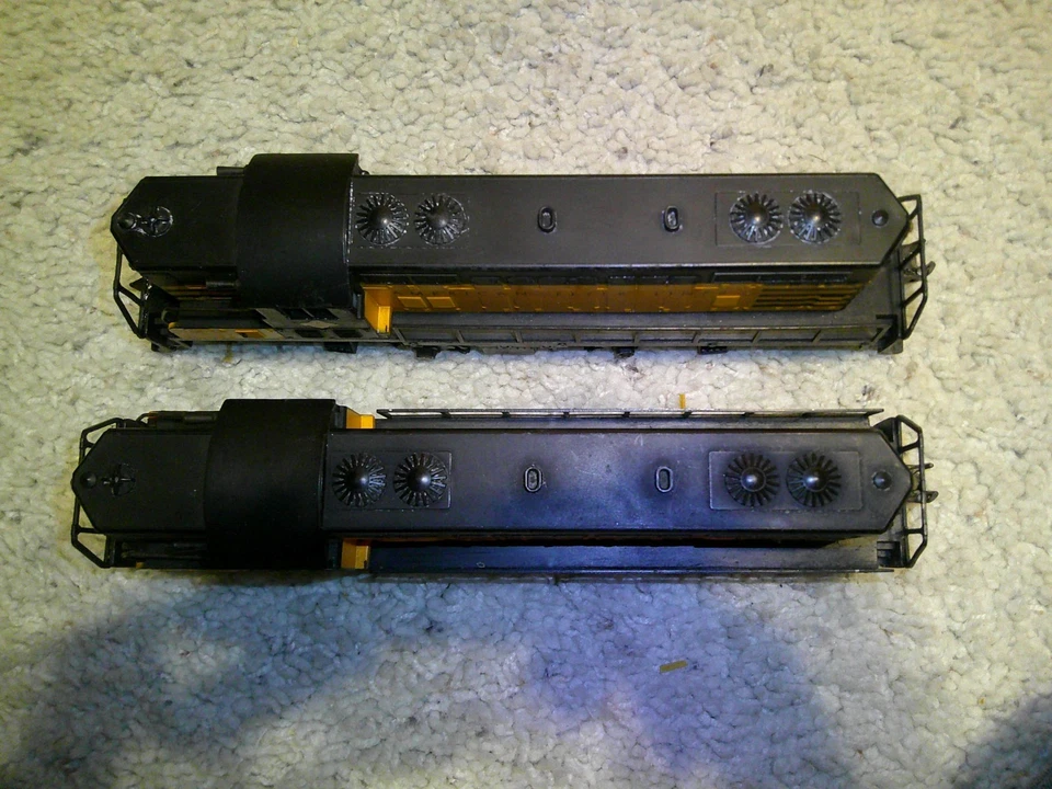 S GUAGE AMERICAN FLYER #374-375 T&P DIESELS - Image 2 of 4