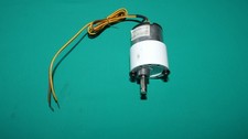 interessanter Getriebetmotor * 12 VDC * 30 mA * 58 1/Min * Zahnrad-Welle * Kabel