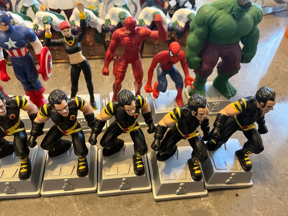 Marvel Comics Chess complete set various characters heroes vs villains no box - Image 3 of 4