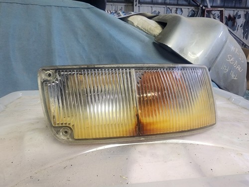 300ZX Z32 FRONT RIGHT TURN SIGNAL CORNER LIGHT - Photo 1/3