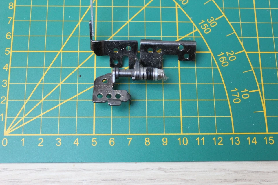 HP G62 - Charniere d'ecran gauche / Left screen hinge - NFBAX60130103DZD012 - Photo 2/2