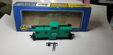 4751 AHM/ROCO PENN CENTRAL Extended Vision Caboose Car  (5485K) Green Train Car