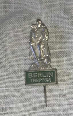 DDR: MfS: Begleitschutzabzeichen: Ehrenmal Treptow Berlin - silber / Grün (1)