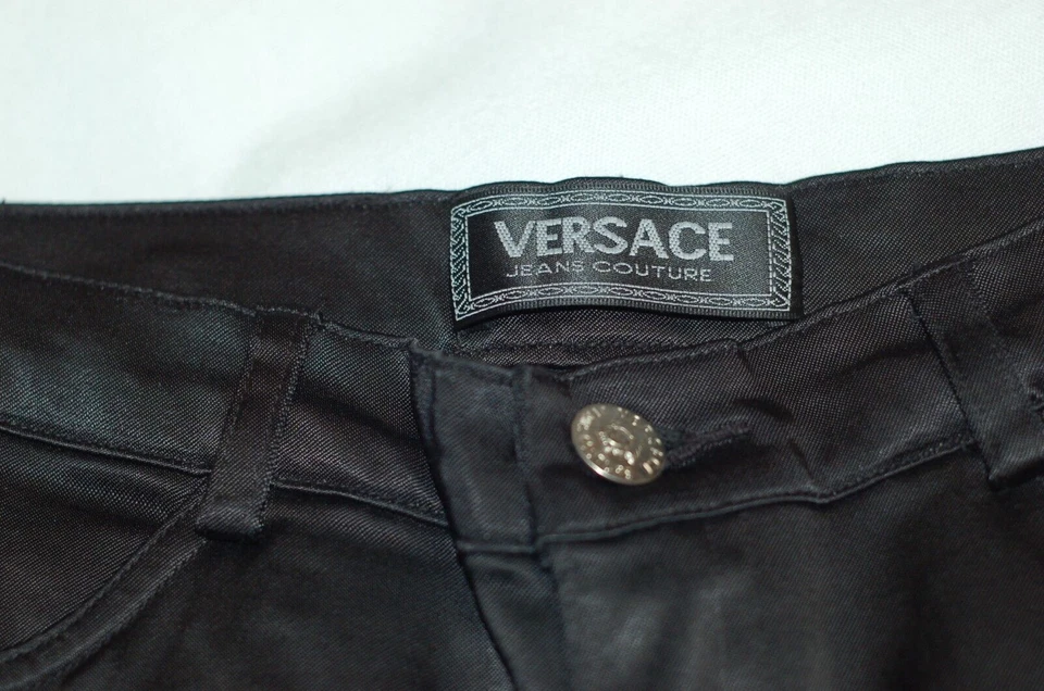Calça jeans feminina Versace tamanho 26 alta costura preta algodão stretch perna reta - Imagem 4 de 4